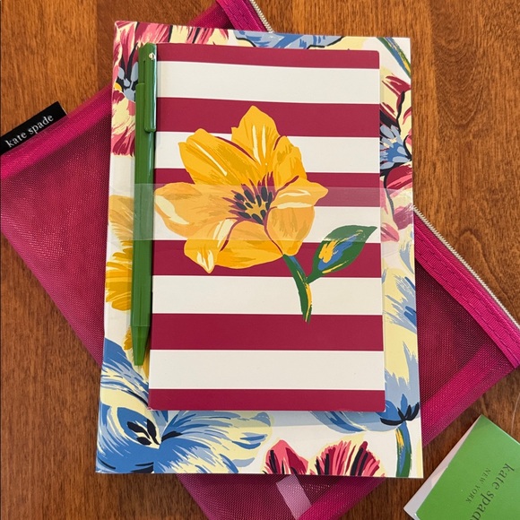 Kate Spade NWT Painted Tulips set of 2 pads and a pen in a pink mesh pouch. - Picture 3 of 7